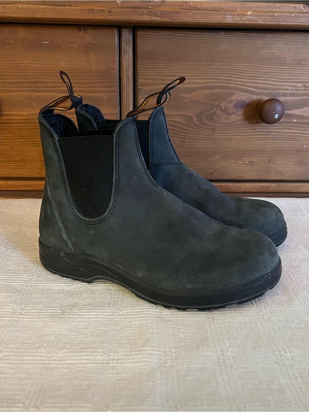 LIKE NEW Blundstone 2055 All-Terrain Chelsea Boots Rustic Black